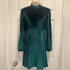 Pinup Couture Laura Byrnes Green Velvet Festive Mock Turtleneck Dress - M- NWT